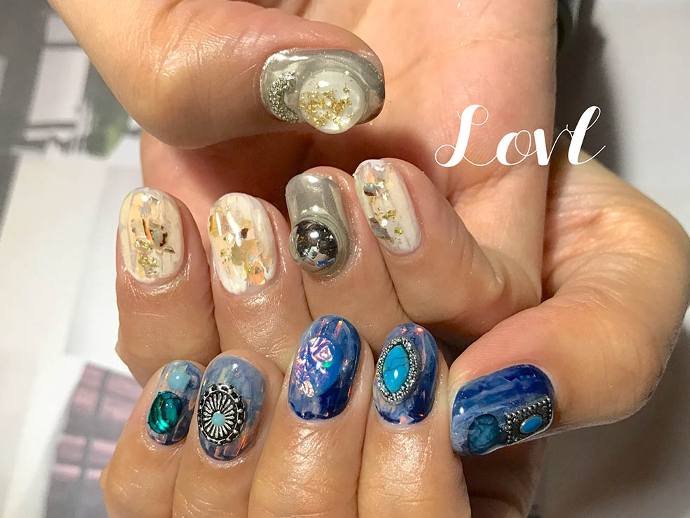 今すぐ使える、人気のアシンメトリーデザインを紹介