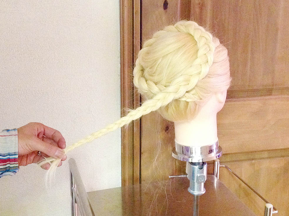 5.残っている毛先を三つ編みに