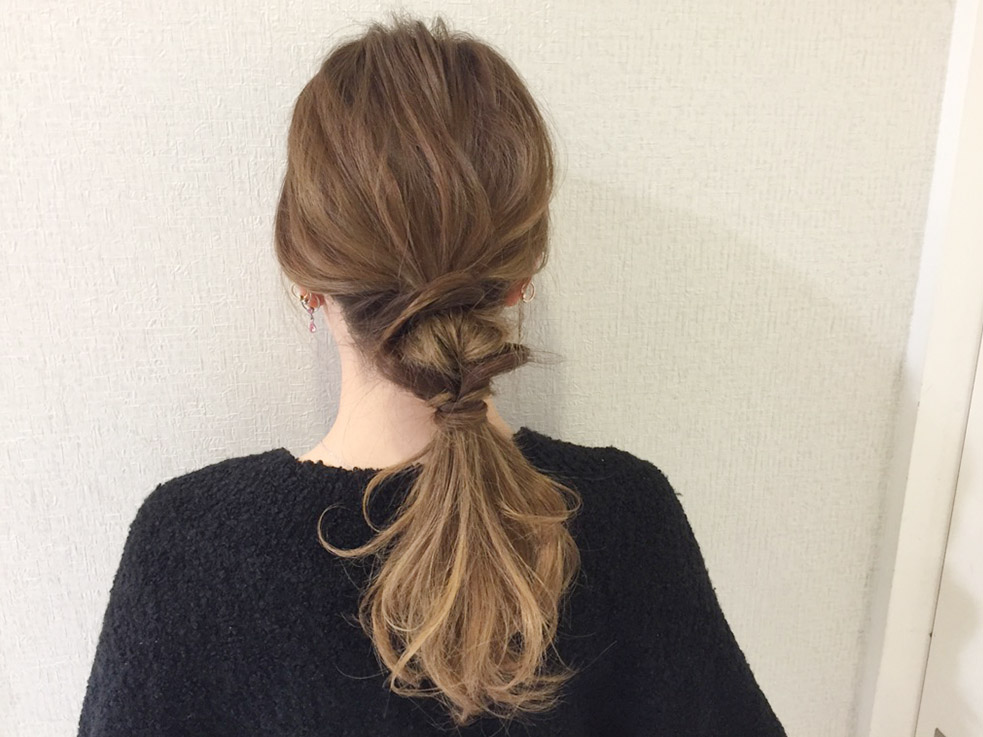 くるりんぱの応用で個性派ポニーテールが作れる!
