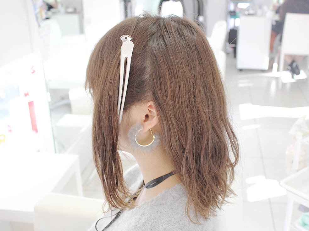 耳を境にして両サイドを分けます!