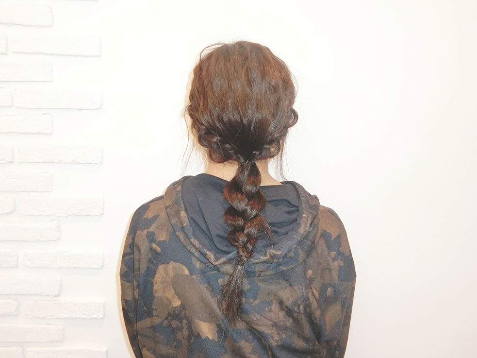 ポイントは両サイドの三つ編み!ボリュームたっぷり三つ編みお団子ヘアの作り方☆