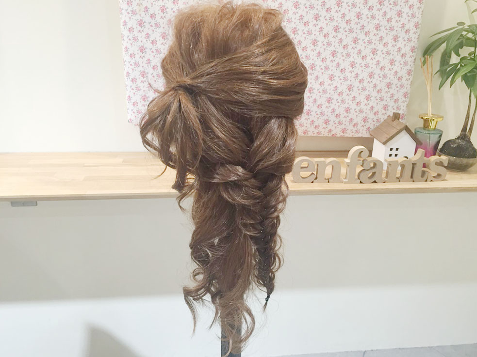 ヘアゴム2つでできるハーフアップアレンジの作り方をご紹介!
