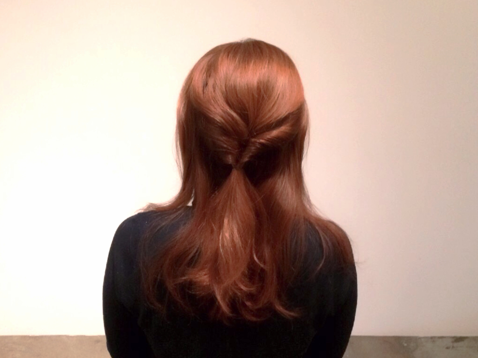 不器用さんでもOK!スカーフを使った簡単ゆるアップヘアのやり方