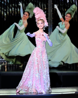 Ⓒ宝塚歌劇　※写真は公演内容とは異なります。