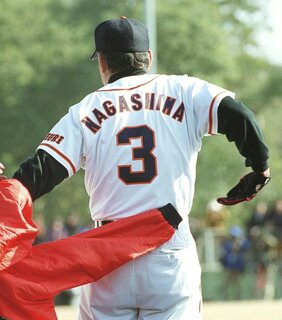 《第5章》キャンプ地宮崎で26年ぶりに栄光の背番号「3」お披露目　2000年2月12日　読売新聞社