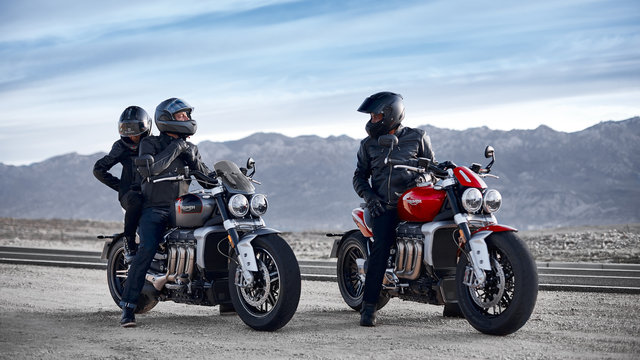 超激レア総額78000超ハイクオリティ全金ターコイズフェザー&大イーグル三代目 ワールドスーパーバイク選手権で鍛え上げられたパフォーマンスが光る