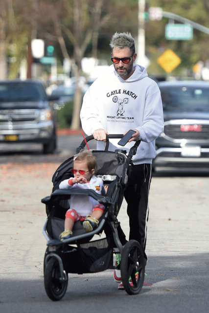 Snap マルーン5のイケメンパパ アダムの週末親子スタイルをパパラッチ Maduro Online マデュロオンライン