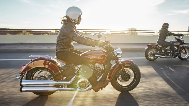 アメリカインディアンの木製太鼓 バチ付き　更に値下げしました。 BIKE]キムタク世代にとっての憧れのアメリカンバイクが「インディアン