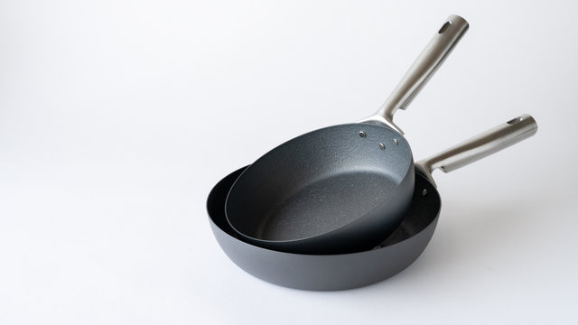 鉄なのに焦げつきにくい「ダブルファイバー鉄フライパン」で料理を