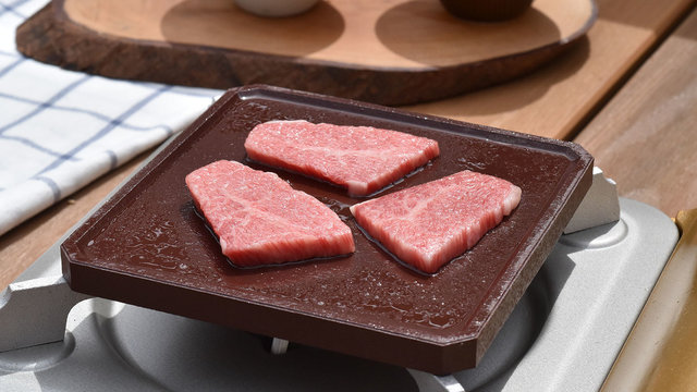 火山灰で調理!?凄まじく美味しく焼ける高機能プレート「HAI」は