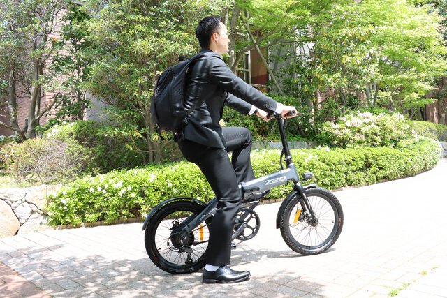 タフでスタイリッシュ！街にもアウトドアにも合う電動アシスト自転車