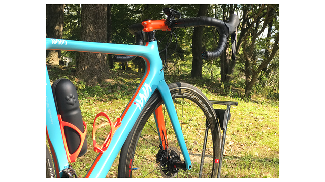 愛車をガッチリホールド。2WAYで使えるロードバイクスタンドが超便利
