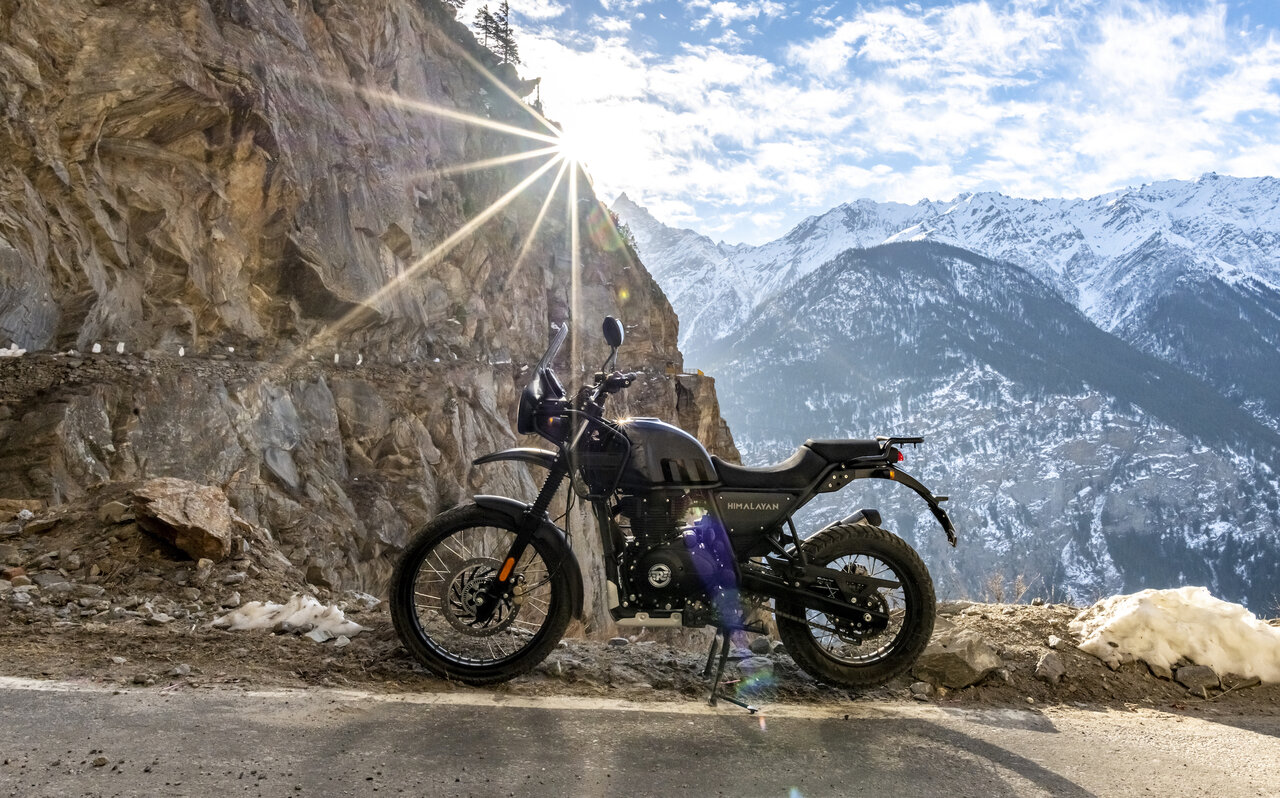 世界最古のモーターサイクルブランド、ロイヤルエンフィールドの「ヒマラヤ」新モデル！オフロード走行モード＆最新ナビ機能を標準搭載、個性派カラーも仲間入り