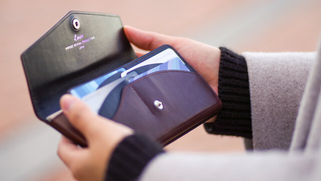 小さいけれどすごいヤツ。使い心地抜群の長財布「Loneo」 | MADURO