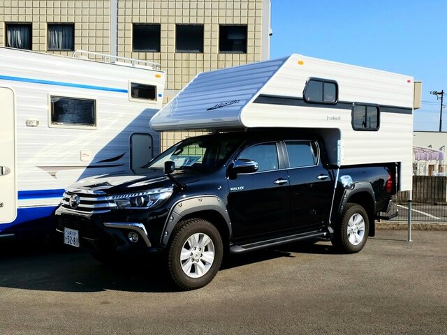 プラス225万でキャンピングカー!?トヨタ新型ハイラックスを専用シェル