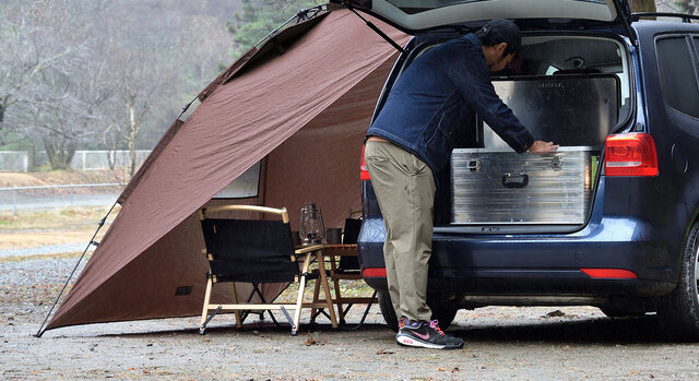 15秒で設営完了！このカーサイドタープなら、キャンプの幅がもっと
