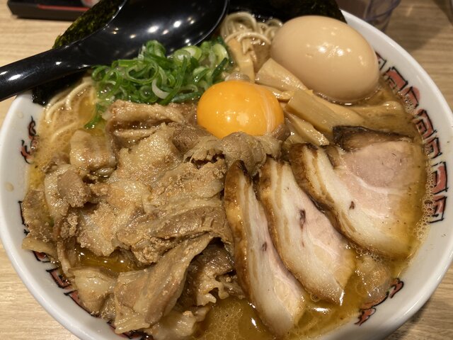 ラーメン】肉！肉！肉！名古屋で出会った「和歌山ラーメン」が