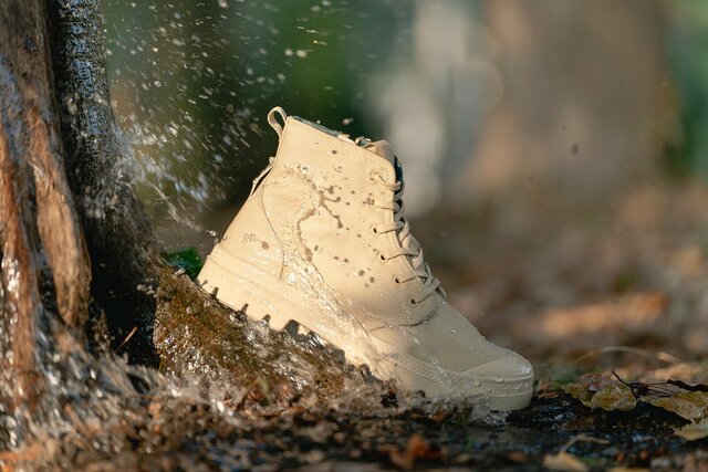 軍靴を防水仕様に！パラディウムの人気ラバーソールブーツに「砂漠色