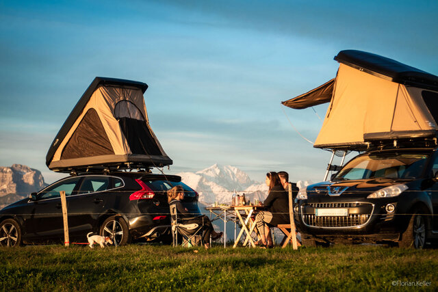 クルマ旅】連結して広々空間！フランス発の上質ルーフトップテントが