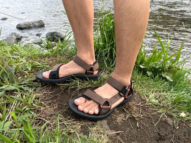 ○★新品 未使用 Teva ユニバーサルトレイル 定番ベルクロサンダル 水陸両用 2024年春夏サンダル】ちょっといいTevaサンダルの履き心地を厳選