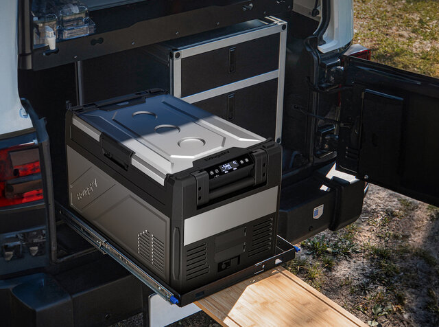 ポータブル冷蔵庫39L 【冷蔵庫・冷凍庫】 車載】金属製ポータブル冷蔵庫は超タフ！39L容量だから連泊キャンプも