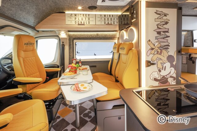 キャンピングカー】心躍る「ディズニー」デザイン！ベッド2台で“旅心地