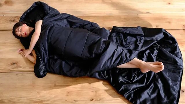 防災月間】非常時の心細い夜に！ワイド寝袋で包み込めば安心して眠れ