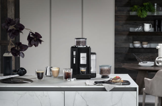 C96美品✨ デロンギ 全自動コーヒーマシン ホワイト 新生活応援✨ C96美