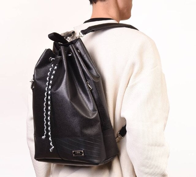 自衛隊船舶にも使われる「森野帆布」採用！廃タイヤを再利用したボディ