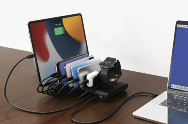 iPhoneやiPad、Apple Watchまで！“10台同時”充電ステーションがさすが