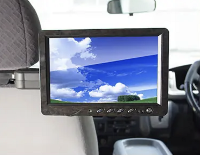 カー用品】大型モニターをがっちり固定！前座席の間を活用できるリア
