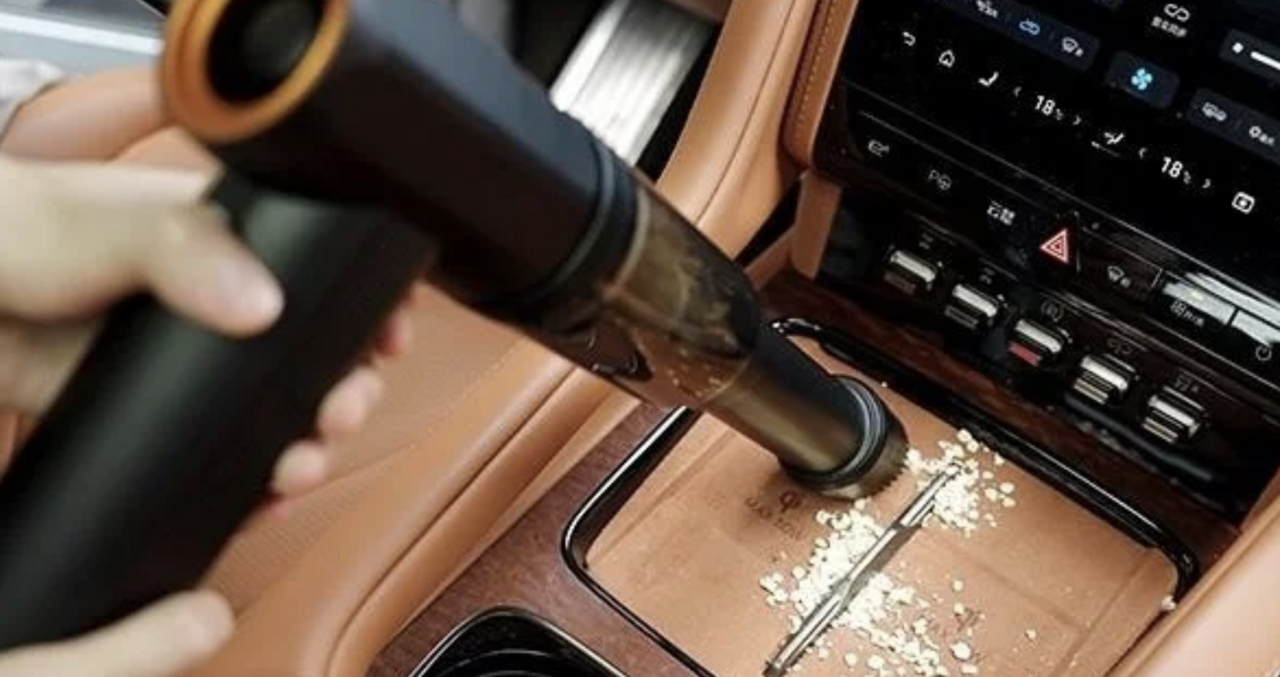 セルフ洗車の仕上げから庭掃除まで！風速92m/sのハイパワーコードレスブロワー