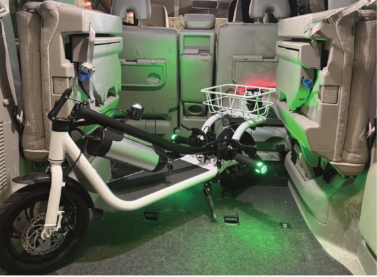 【Electric Scooter】 Compact design that fits in cars! Perfect for beginners with a wide design and stable ride