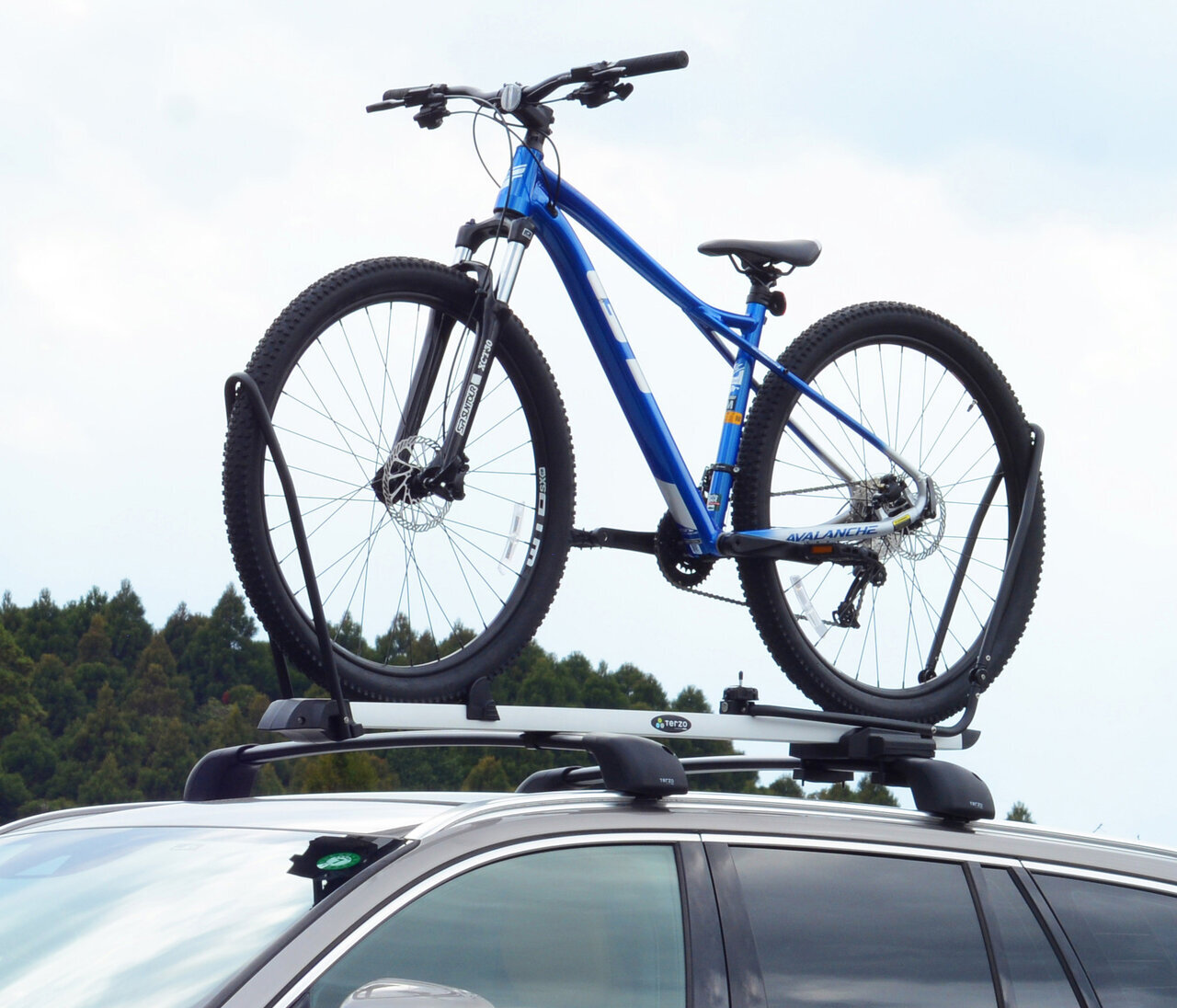 【Car-mounted】No more scratches on your bike frame! With the tire holder and strong lock, it won't wobble