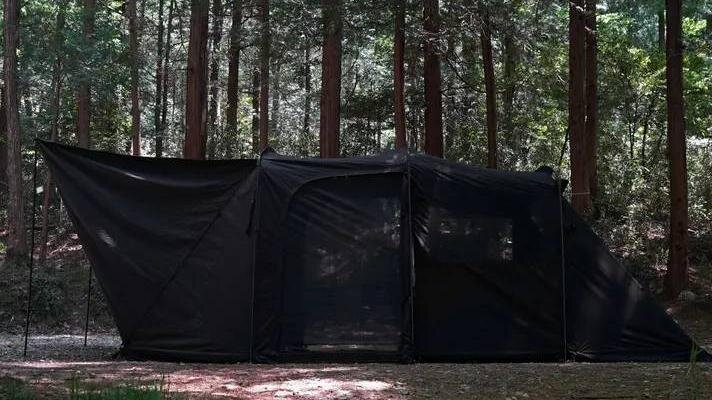【涼しい】6面メッシュ窓で超快適！煙突穴＆スカート完備のブラック2ルームテント