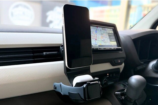【God Gadget】Charging 3 Apple devices at once! Keeping the car tidy with minimal cables