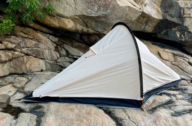 【All-Weather Tent】Looks just like an eco bag!? Compact yet extremely tough against strong winds.