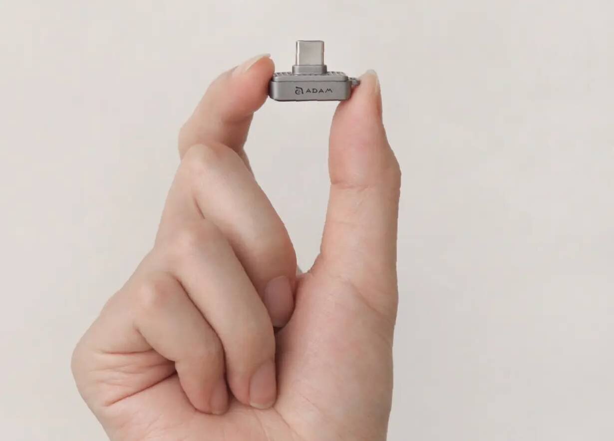 【iPhone】Graduating from cloud billing! A super compact SSD that protects data with fingerprint authentication.
