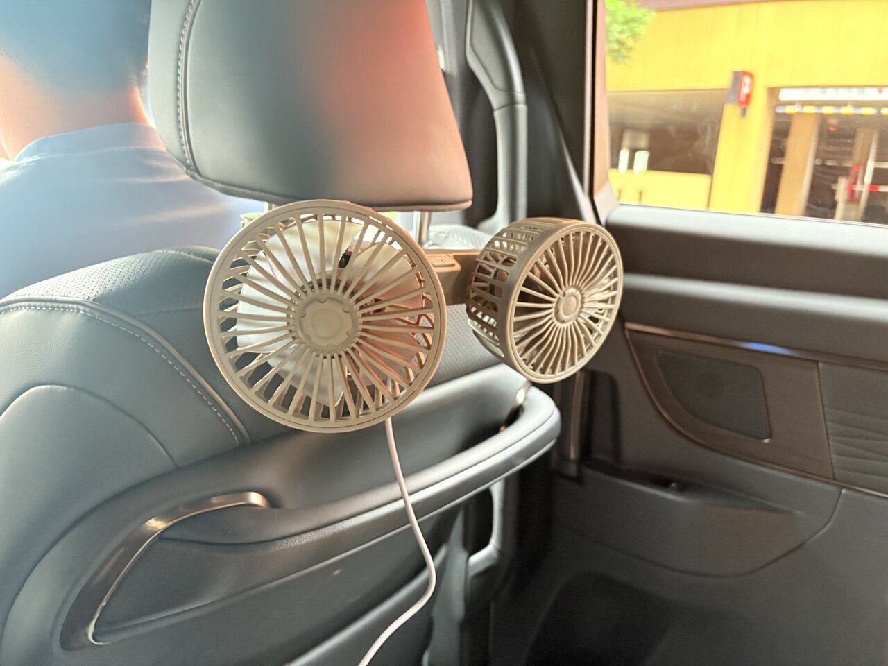 [3COINS] The back seat is cool too! The back seat twin fan circulator is just right for family drives