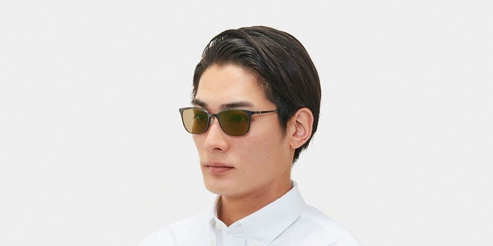 【Summer Drive】Changes color even inside the car during the day! The "Visible Light Adjustable Lens" that requires no change of lenses.