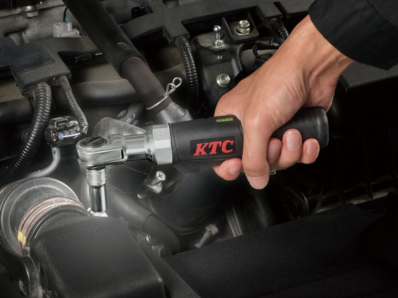 【Car Maintenance】Eliminate the stress of rapid work in tight spaces or continuous tasks! Ultra-lightweight cordless ratchet.