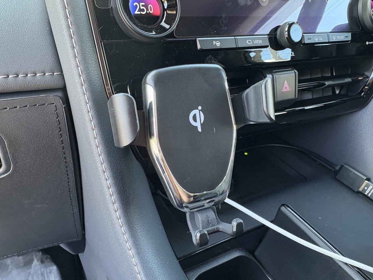[Daiso] Family drives became more harmonious with a 1100 yen wireless charger