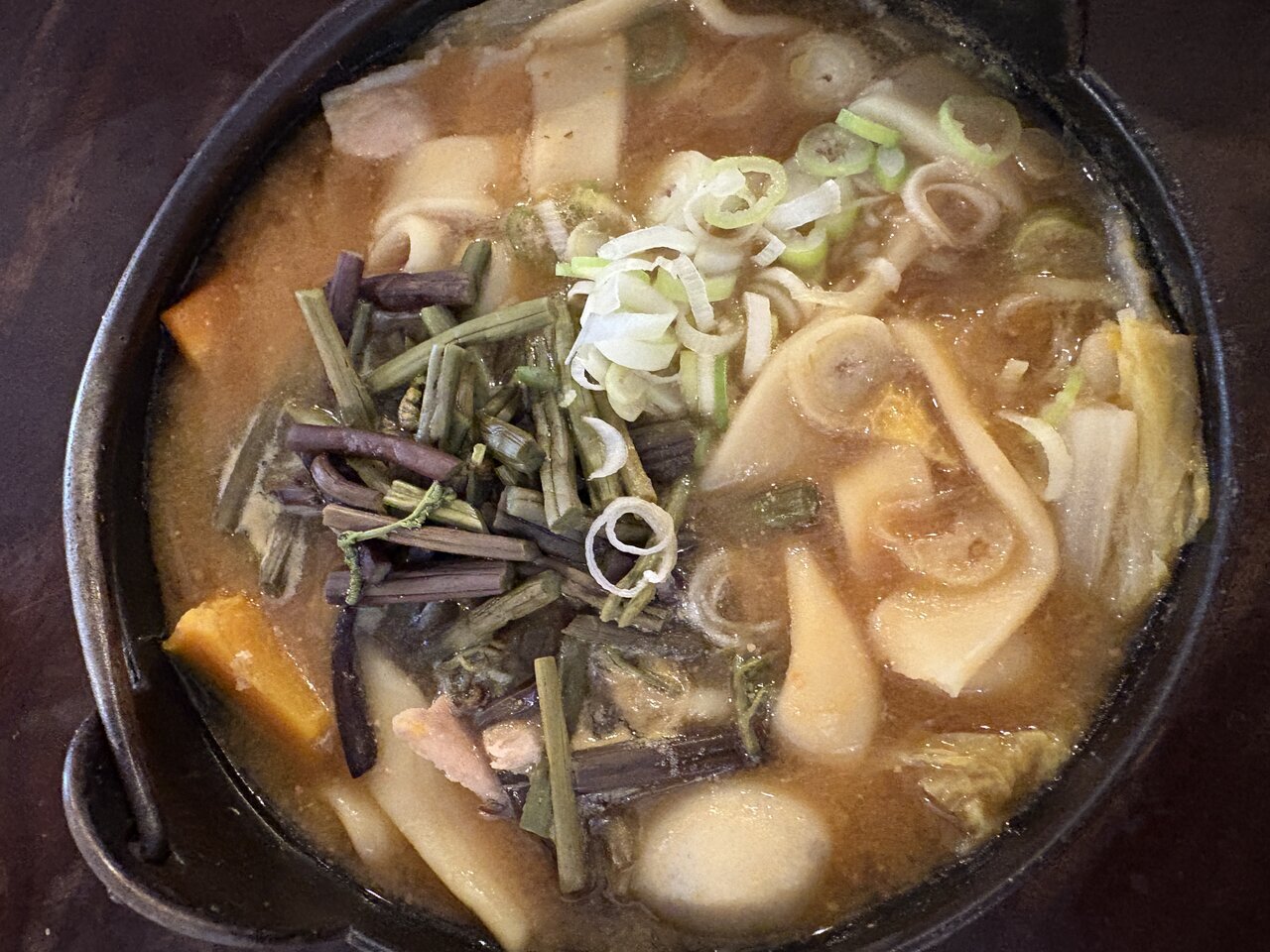 【夏休みドライブ】行列ができる「小作」山中湖店の豚肉ほうとうを食らう