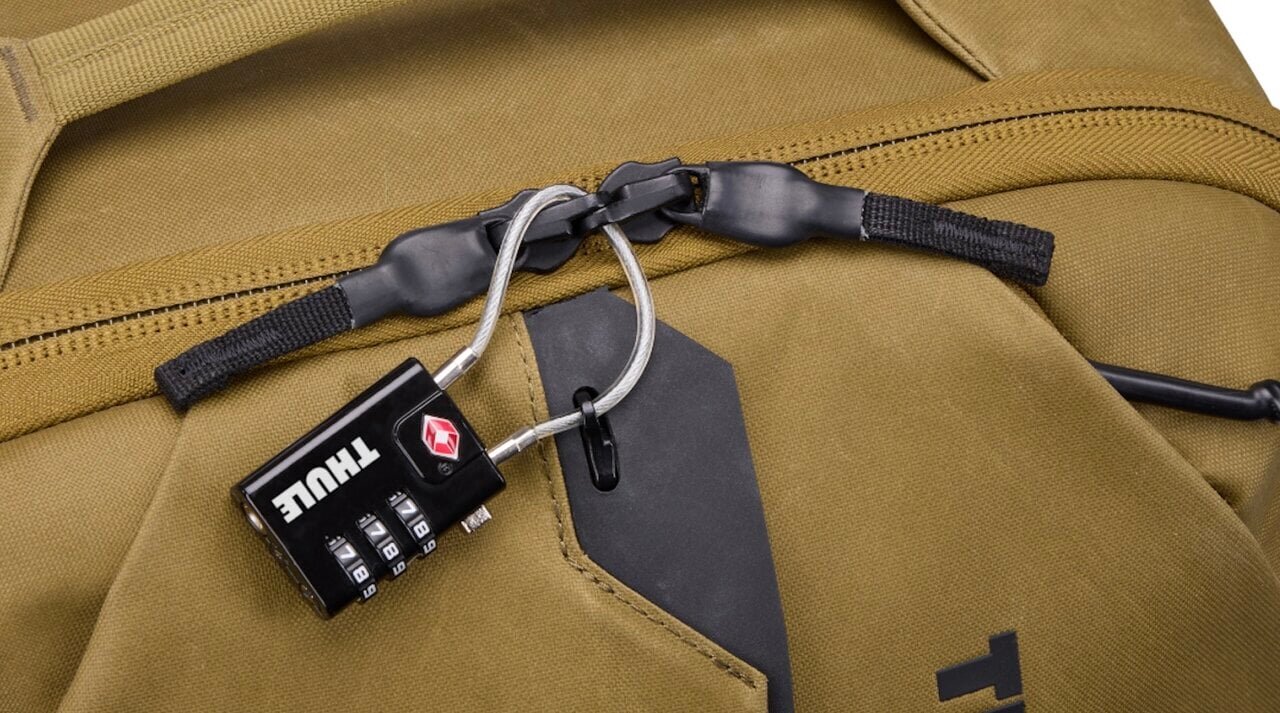 【Theft Prevention】Famous for car roof boxes, Thule presents! Protect your travel gear with a cable lock