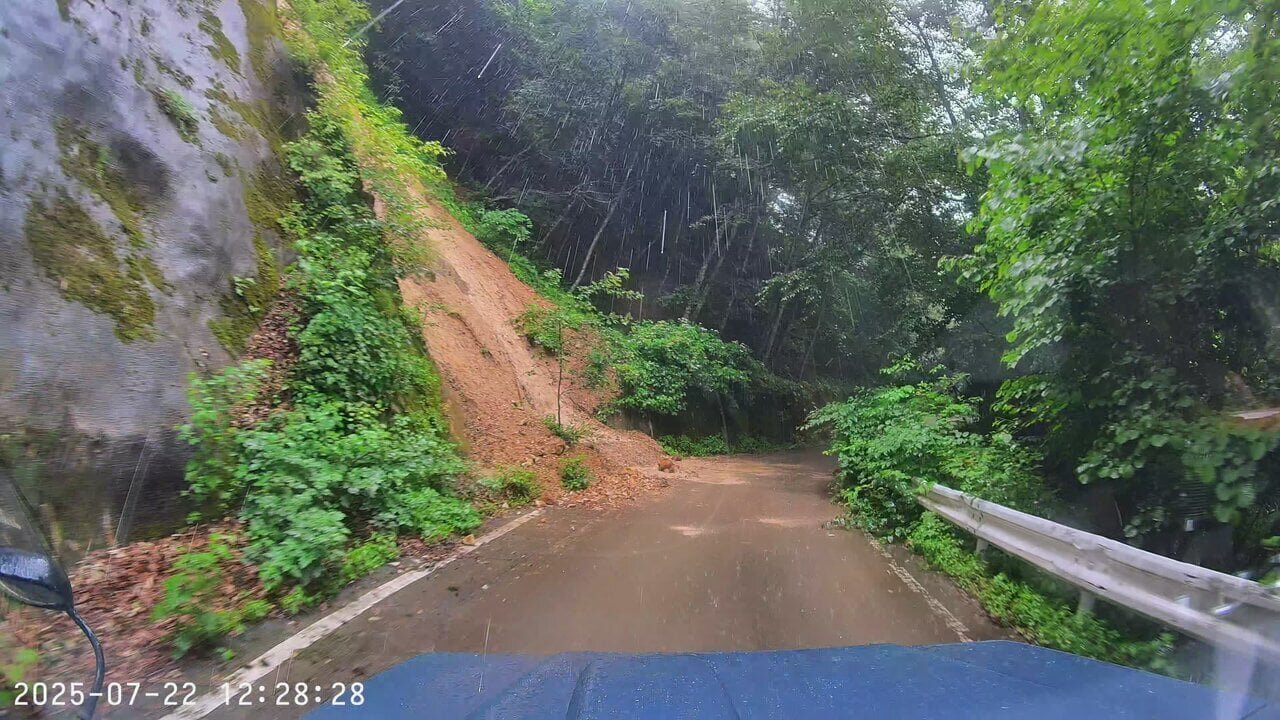 【Experience of a sudden downpour】Encountering a sudden downpour, hail, and landslides at an altitude of over 1600m! What should you do in such situations?