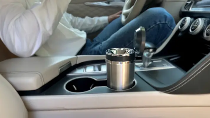 【Cars and Cigarettes】Does it automatically extinguish!? Surprising next-generation ashtray with zero smoke & odor return