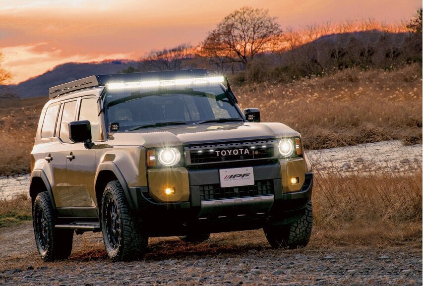 【Land Cruiser 250】Genuine fit! Change your look with a bezel-equipped grill marker for a bold face