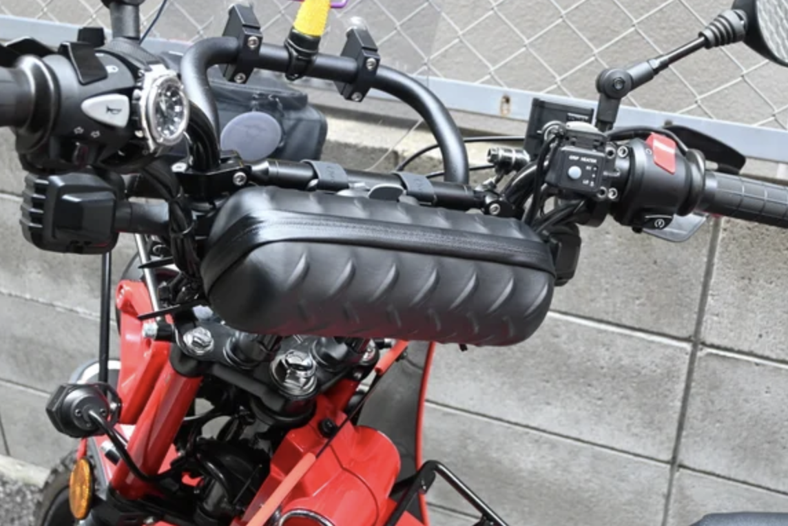 【Motorcycle】Instant attachment and detachment in 1 second! A mold tool case that can hold water bottles and valuables