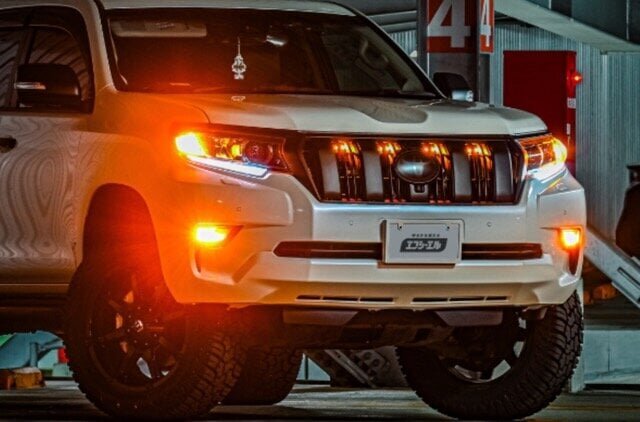 [Car Goods] Complements light even in heavy rain! Drive refreshingly with the 3-color switchable LED fog lamp