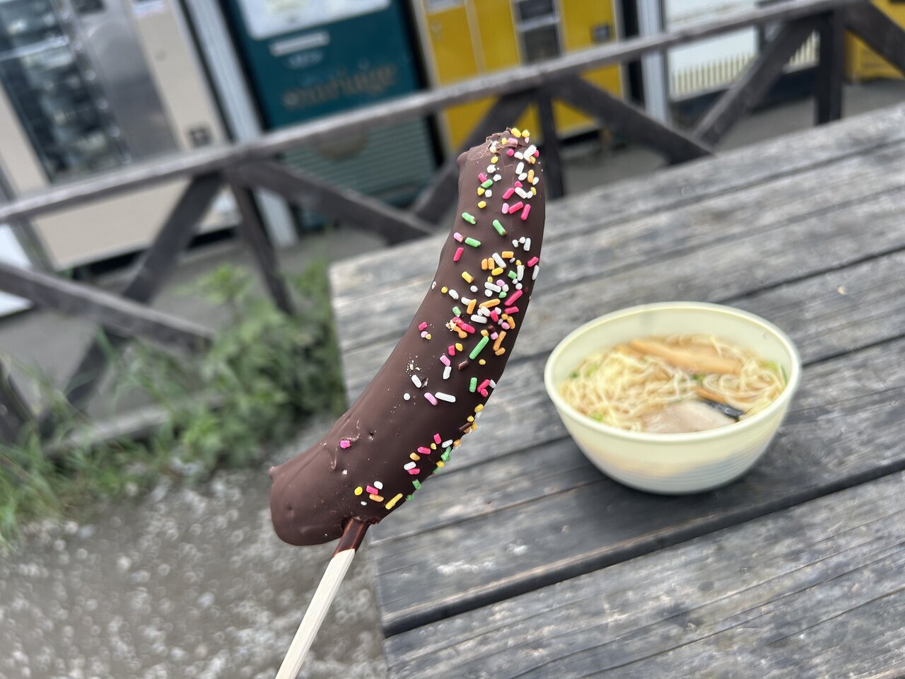 相模原のレトロ自販機でひんやりグルメ探し！アイスチョコバナナを食べてきた